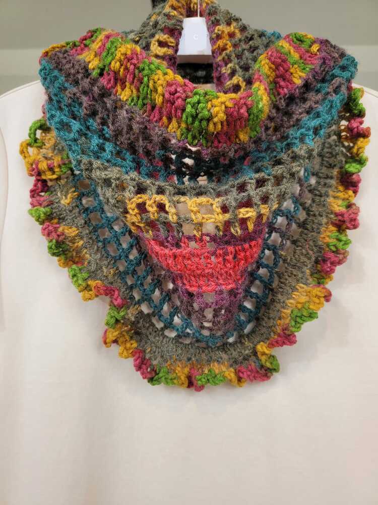 MULTI COLOR CROCHET NECK GAITER-MESY
