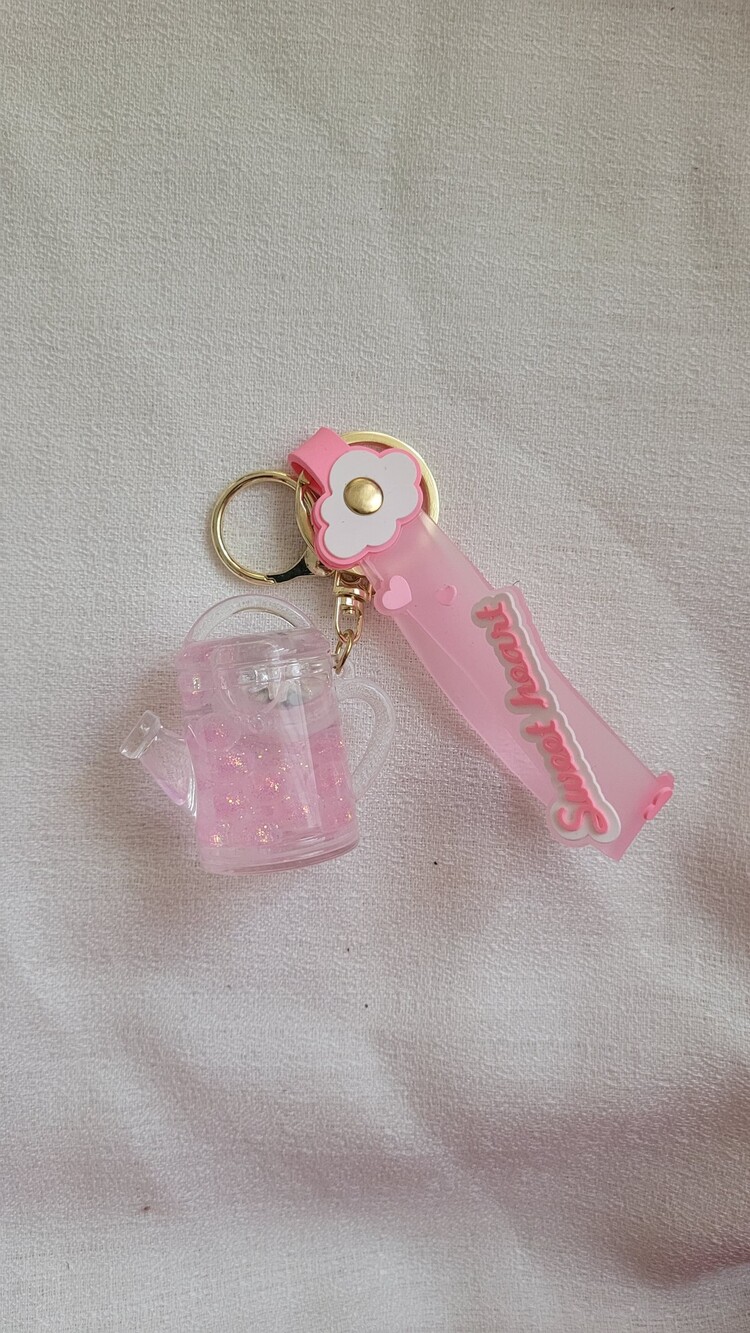 sulu ve ışıklı pembe anahtarlık
