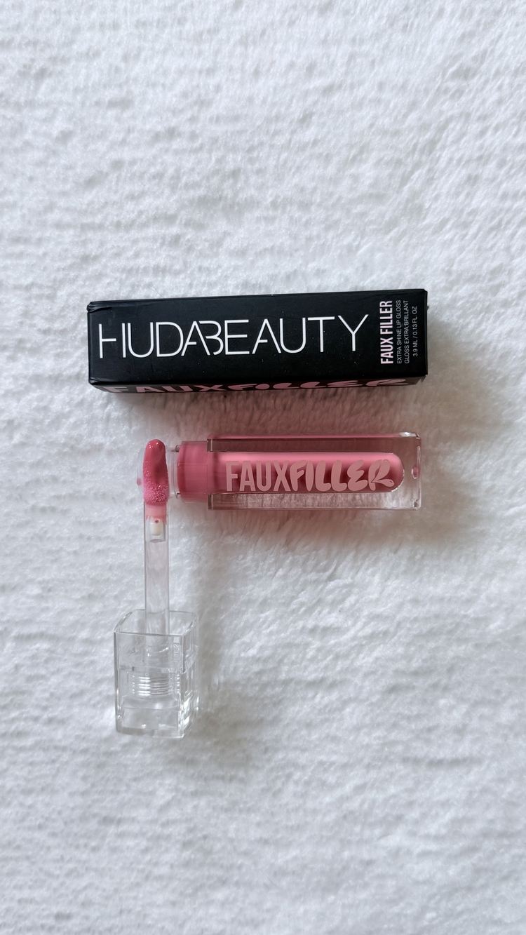 Huda beauty Faux Filler - Yoğun parlatıcı (sugar baby)