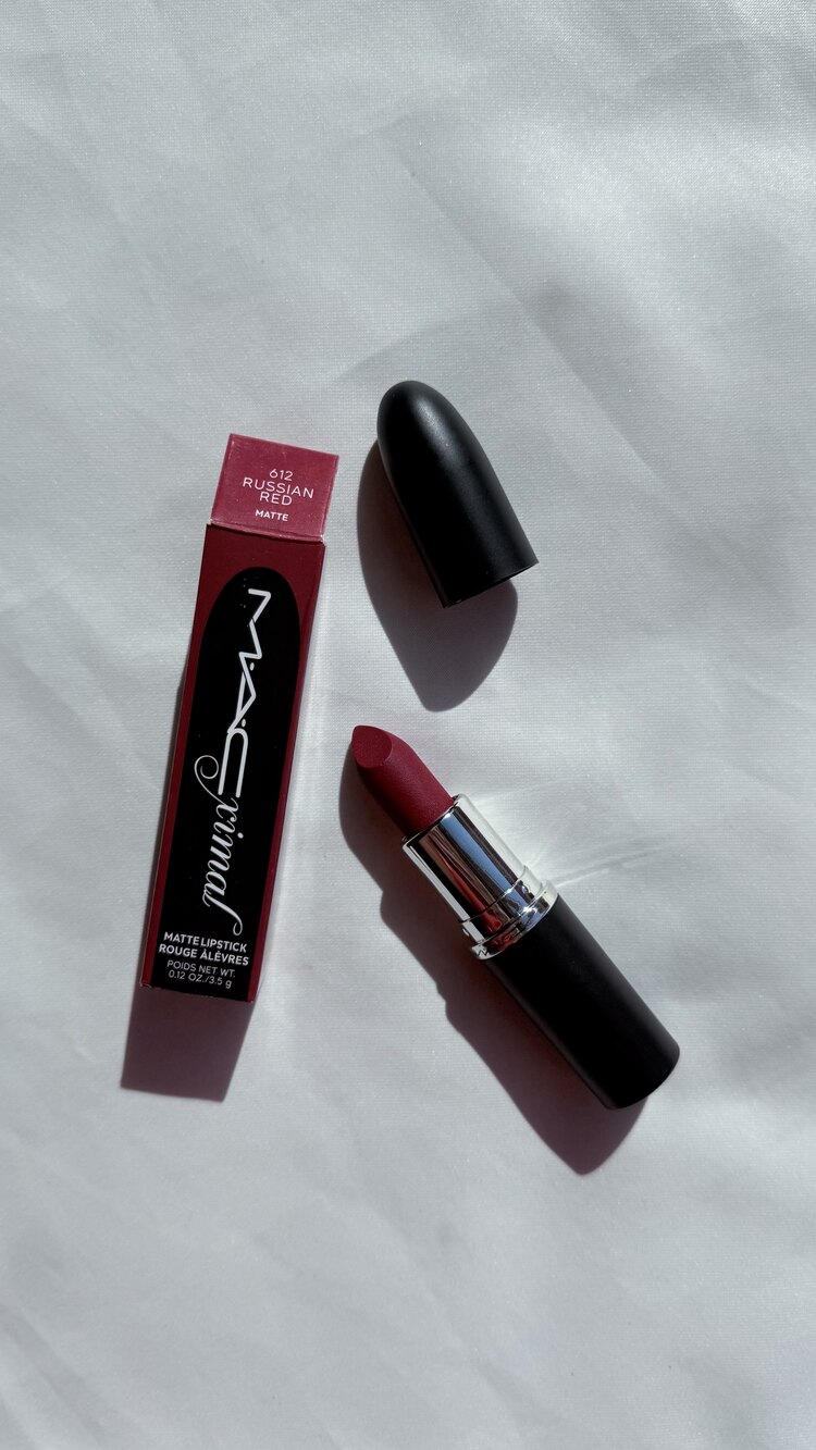 MAC macximal silky matte lipstick (612 Russian Red)