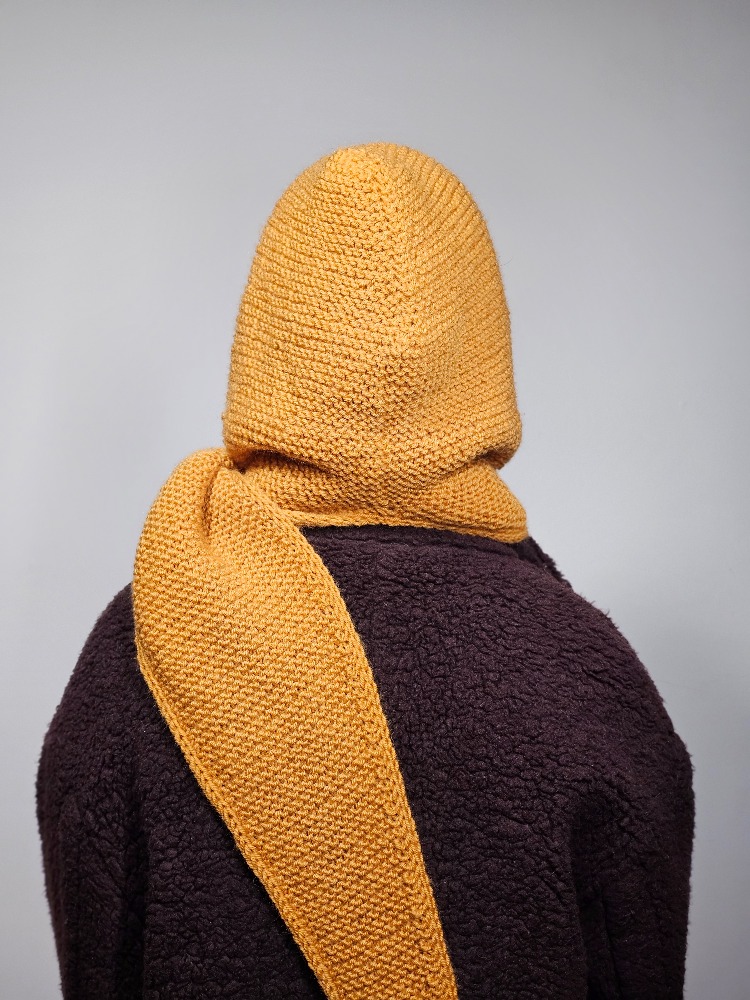 Margot – Yumuşak Yün İpten El Örgüsü Oversized Hoodie Scarf