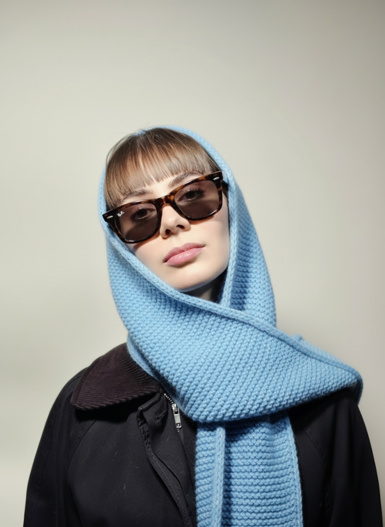 Margot – Yumuşak Yün İpten El Örgüsü Oversized Hoodie Scarf