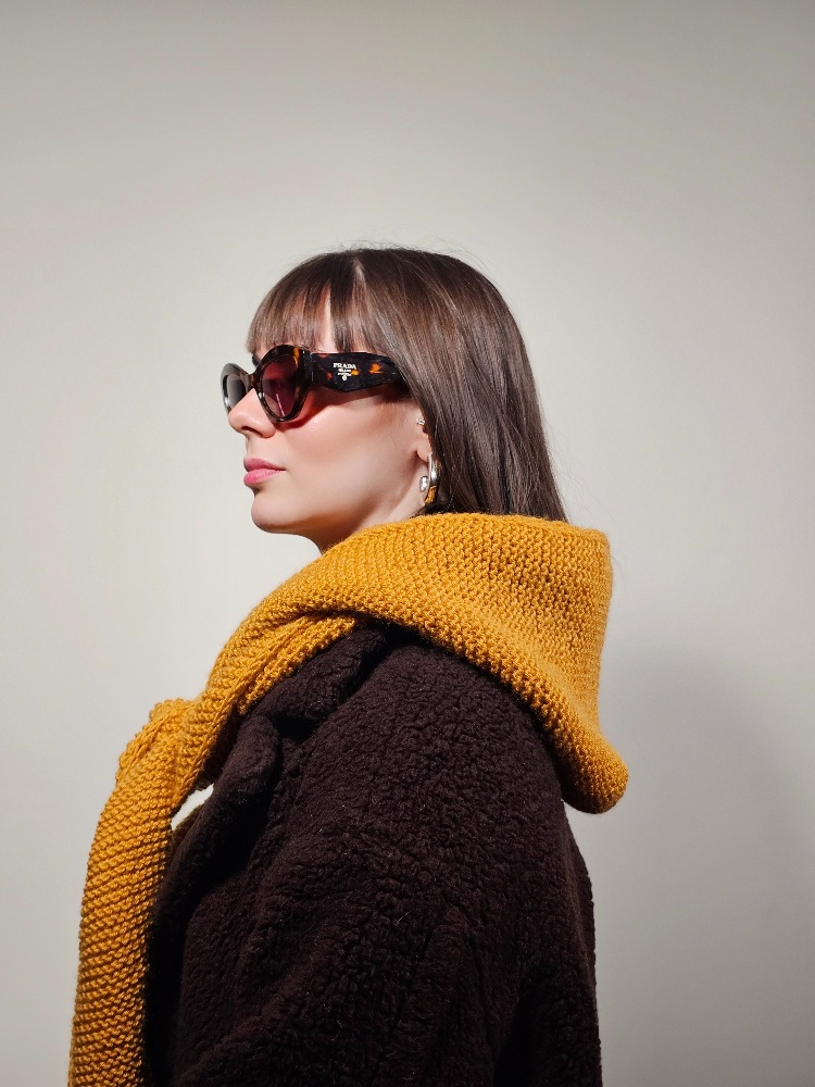 Margot – Yumuşak Yün İpten El Örgüsü Oversized Hoodie Scarf