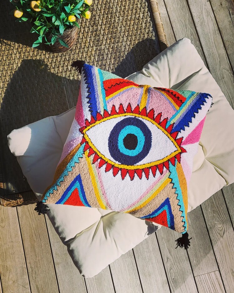 Evil Eye Punch İşlemeli Kırlent (Evil Eye Telefon Kılıfı Hediyeli)