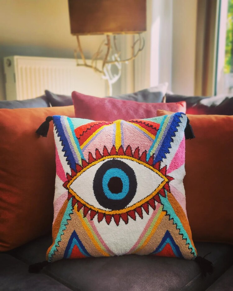 Evil Eye Punch İşlemeli Kırlent (Evil Eye Telefon Kılıfı Hediyeli)