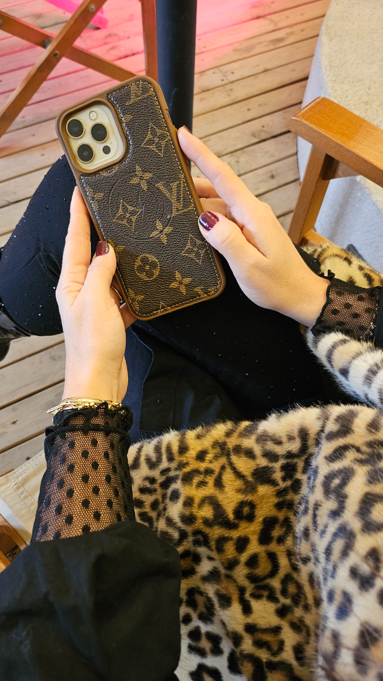 Marka Logolu Deri Telefon Kılıfı