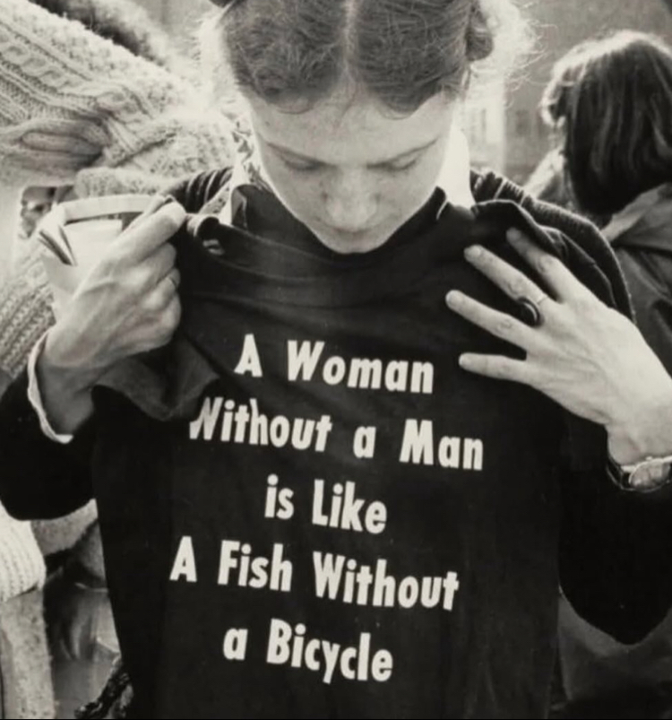 Women - T-Shirt 