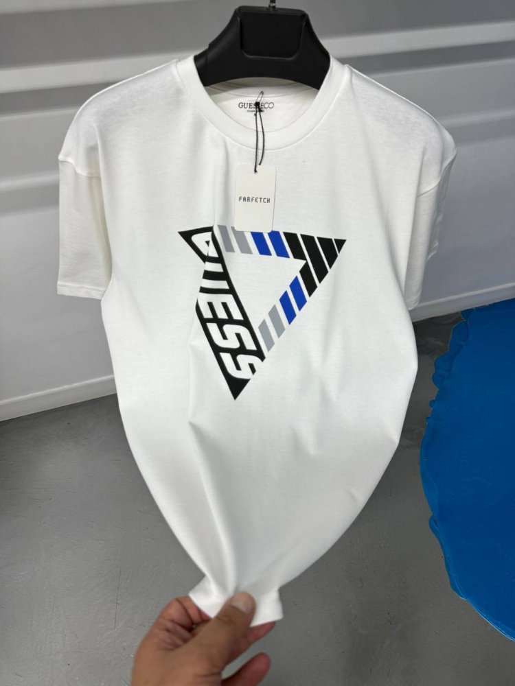 Guess T-shirt