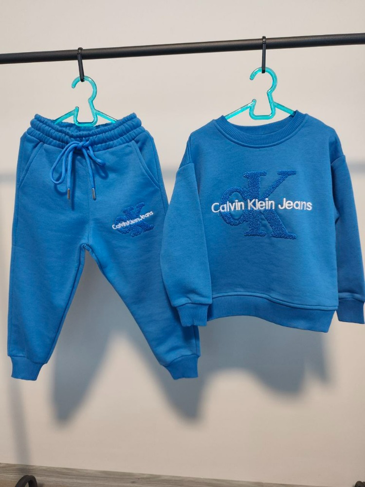 Calvin Klein Baskılı Premium Çocuk Takım – Şık ve Konforlu