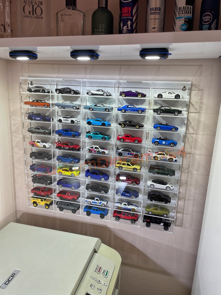 1:64 Ölçek 50 Araçlık Pleksi Duvar Standı (1)
