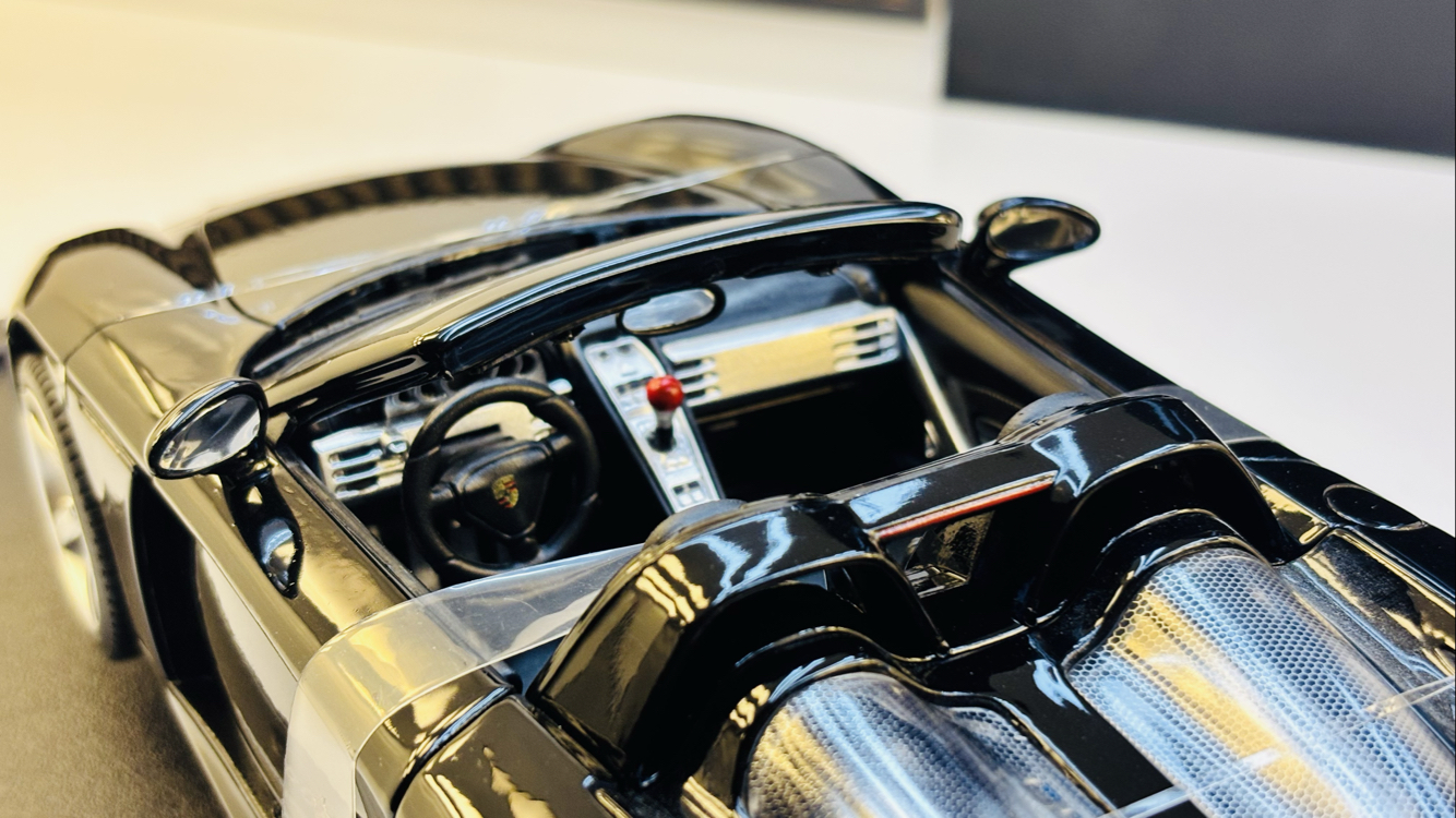 PORSCHE CARERRA GT