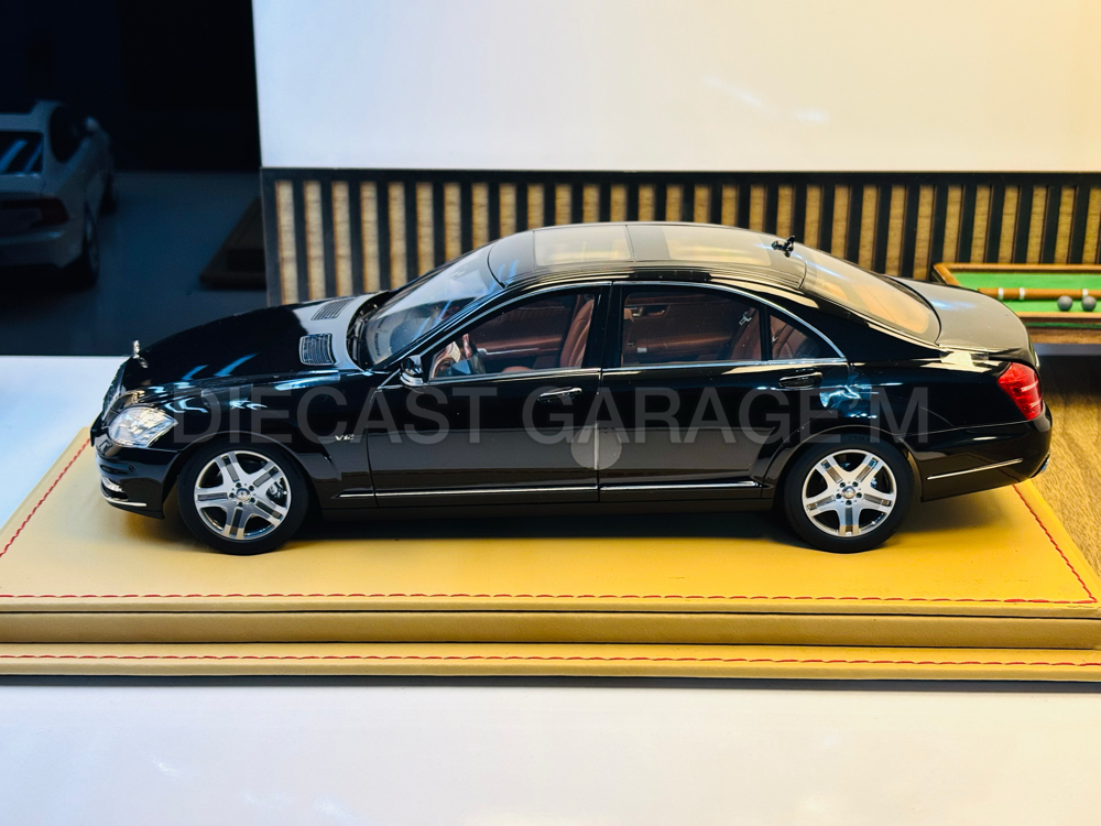 DERİ TABANLI CASE 1/18 ÖLÇEK