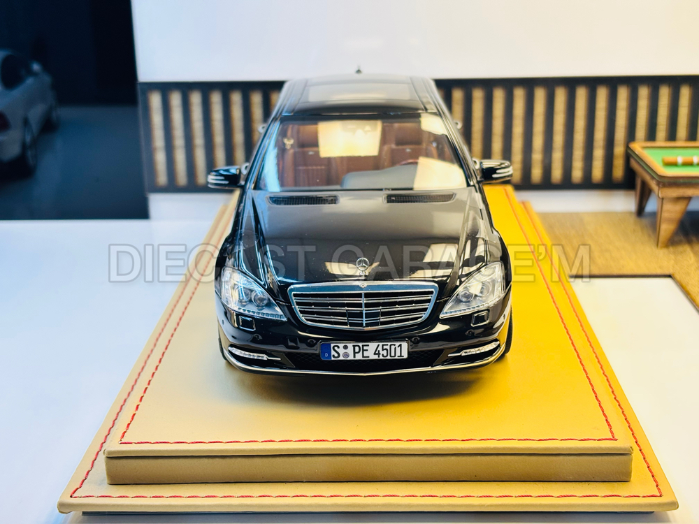 DERİ TABANLI CASE 1/18 ÖLÇEK