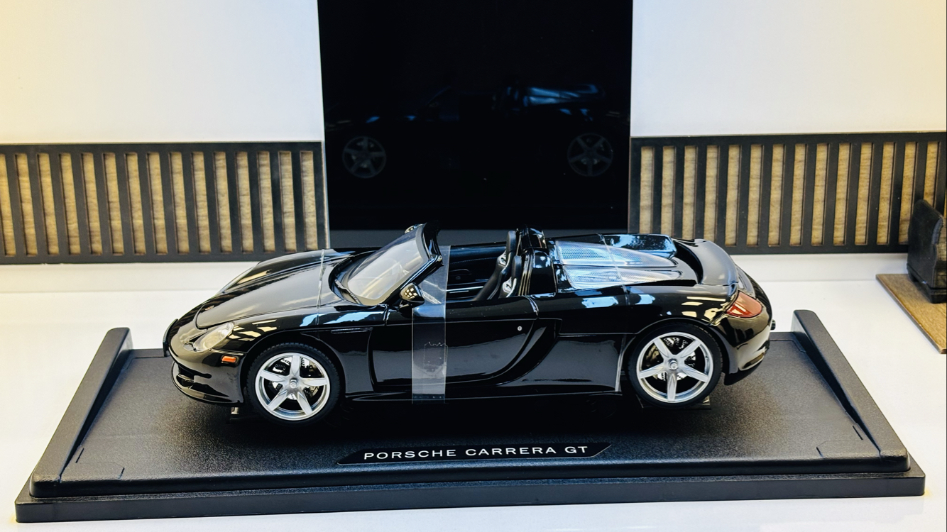 PORSCHE CARERRA GT