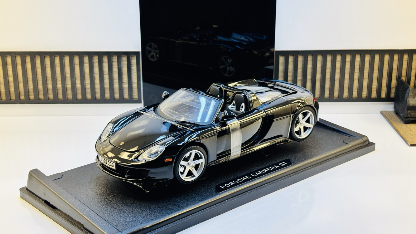 PORSCHE CARERRA GT