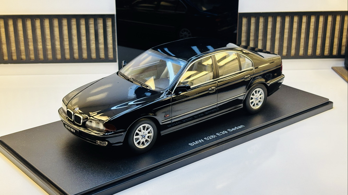 BMW 528i E39 SEDAN