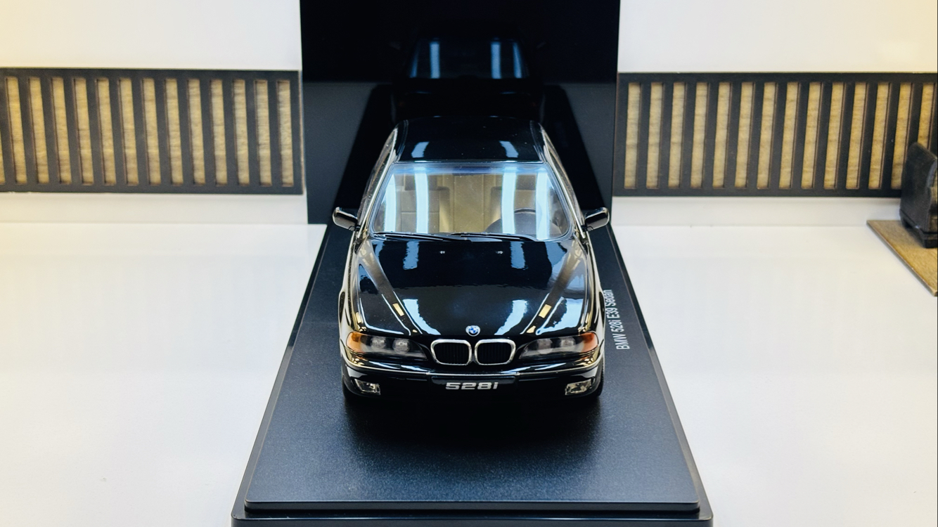 BMW 528i E39 SEDAN