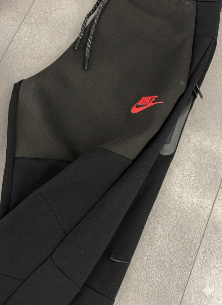 NİKE TECH FLEECE EŞOFMAN TAKIM