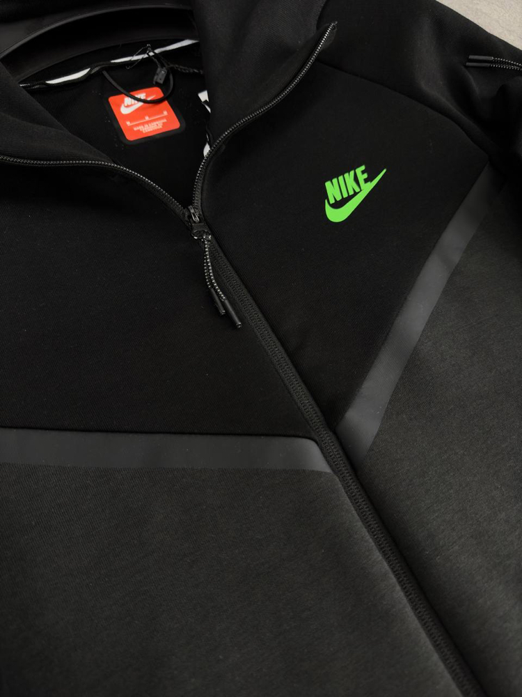 NİKE TECH FLEECE EŞOFMAN TAKIM