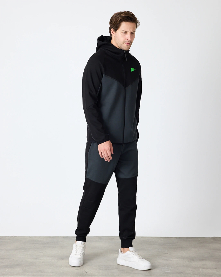 NİKE TECH FLEECE EŞOFMAN TAKIM