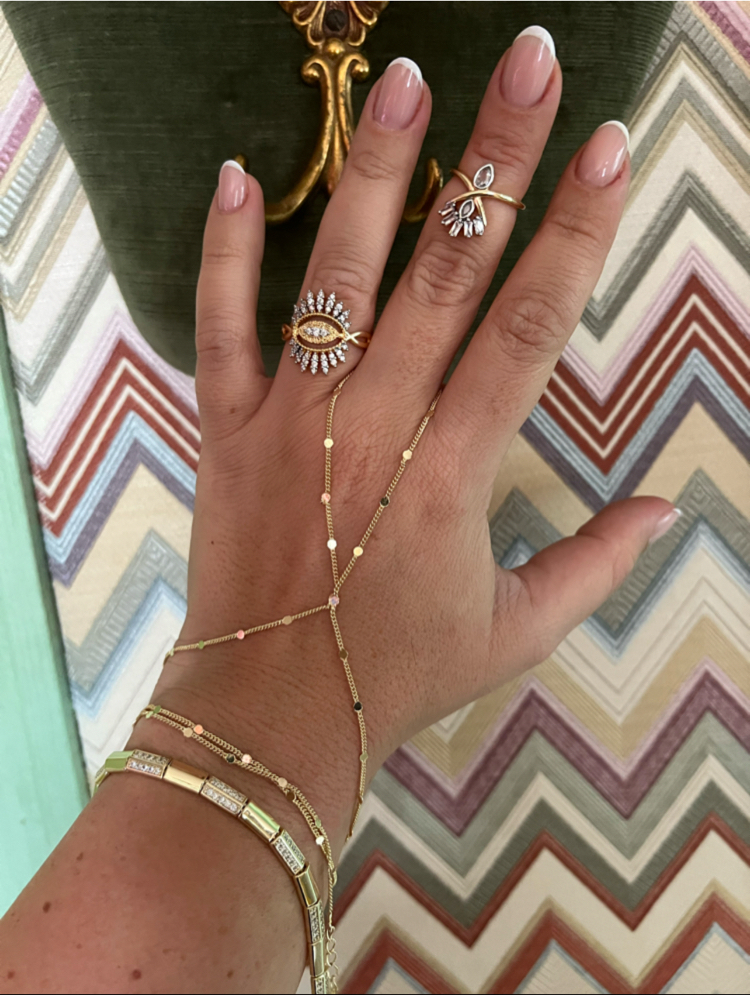 Sophisticated gold şahmeran