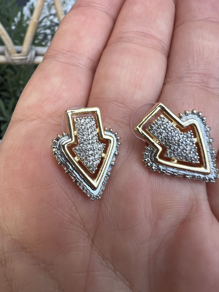 Arrow earring