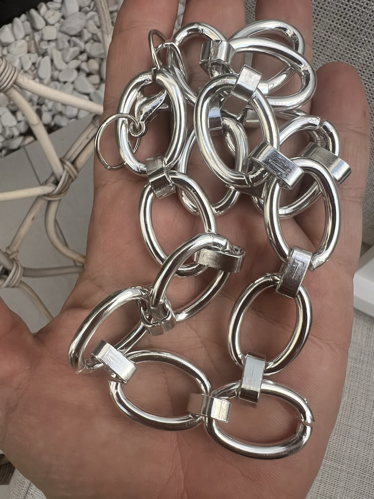 The chain gümüş rengi kolye