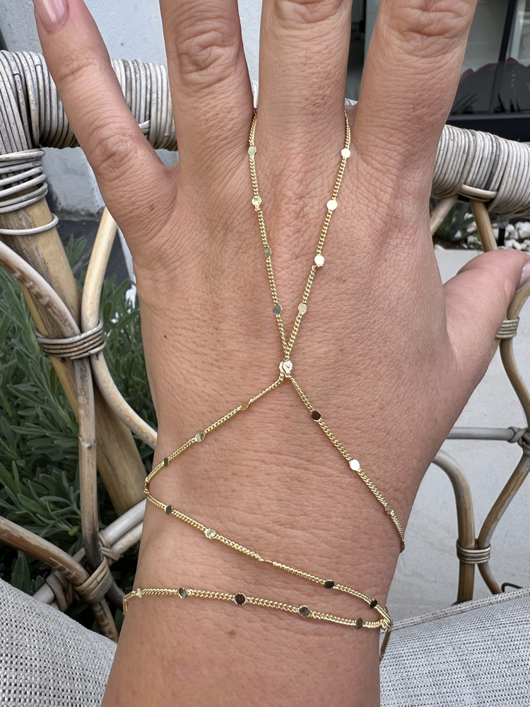 Sophisticated gold şahmeran