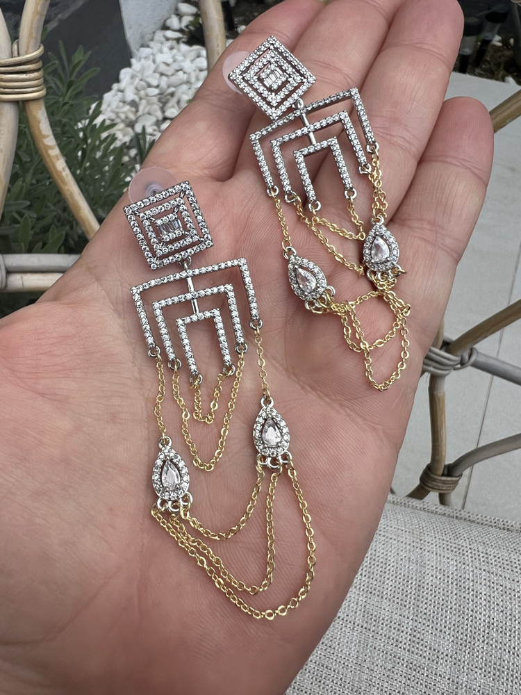 Chandelier earring