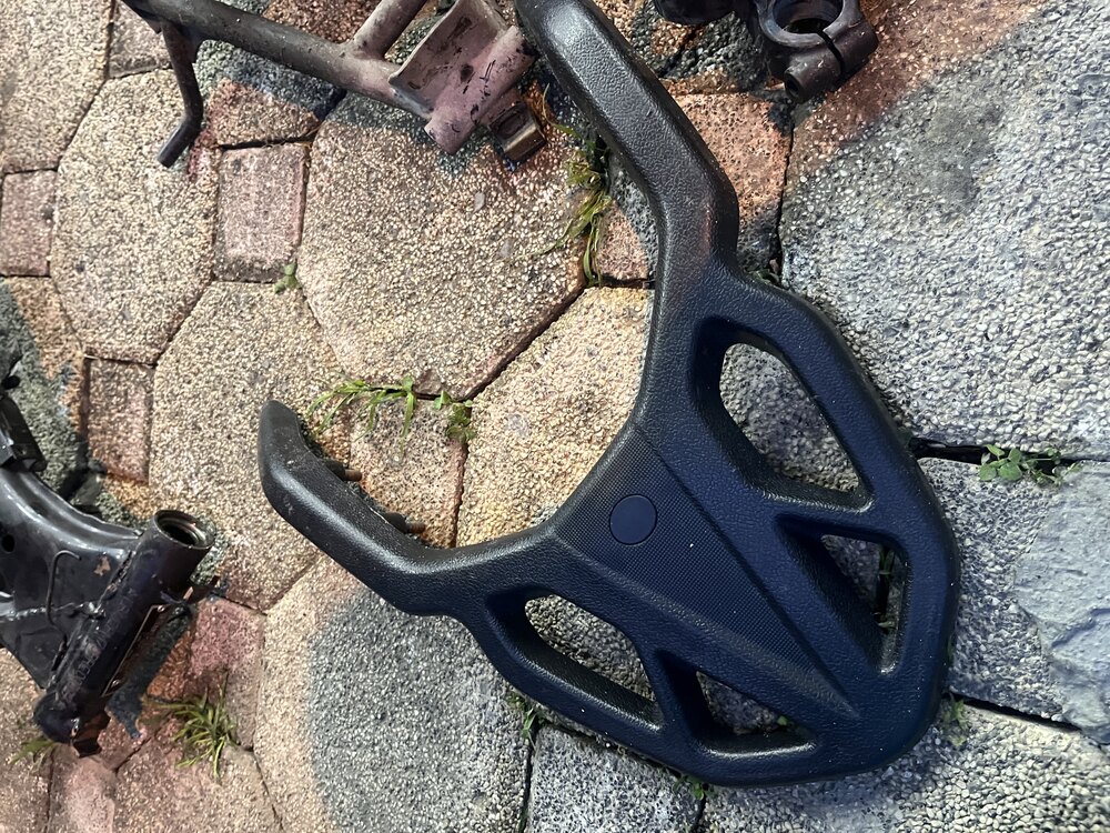 RKS 125-R Arka Tutamaç plastiği 