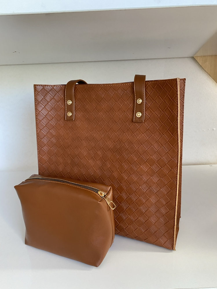 KOLLU BOTTEGA DESENLİ İÇİ YAVRULU TABA ÇANTAMIZ