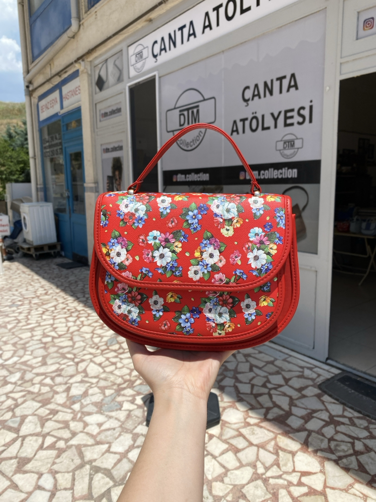 PAROL KIRMIZI ÇİÇEKLİ ÇANTAMIZ