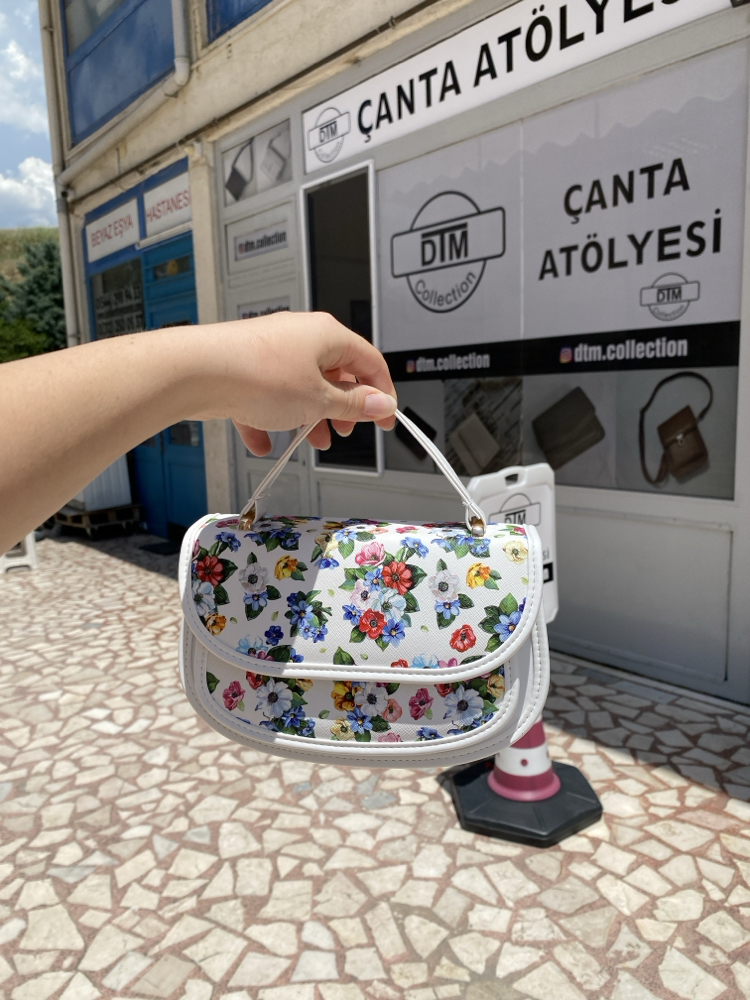 PAROL MİNİ ÇİÇEKLİ BEYAZ ÇANTAMIZ