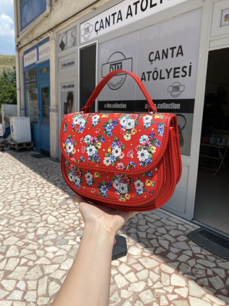 PAROL KIRMIZI ÇİÇEKLİ ÇANTAMIZ