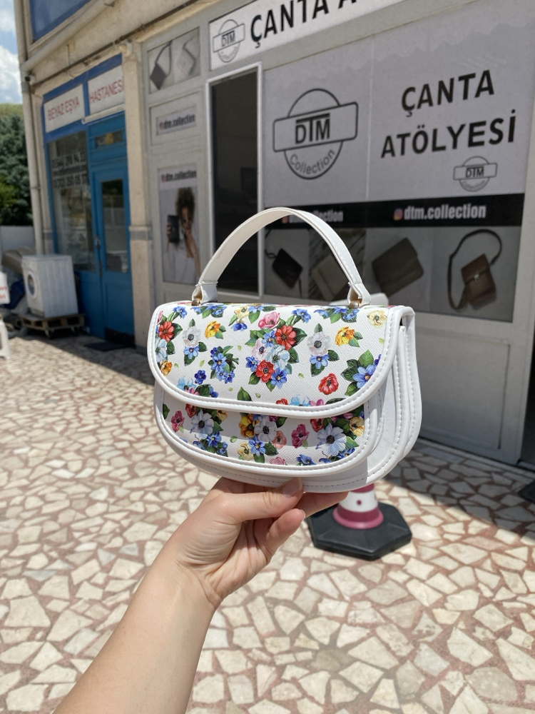 PAROL MİNİ ÇİÇEKLİ BEYAZ ÇANTAMIZ
