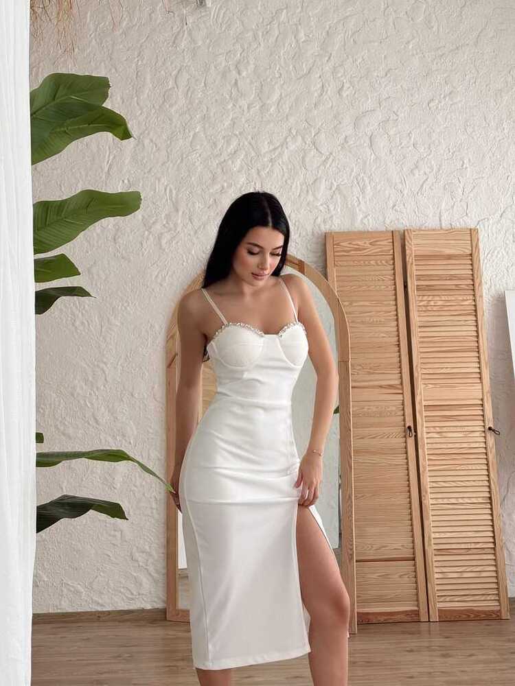 Taş Detaylı Askılı Yırtmaçlı Midi Elbise