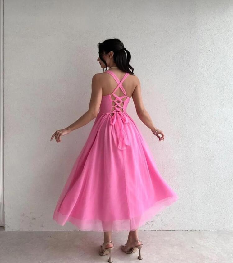 Pembe Tül Detaylı Midi Elbise