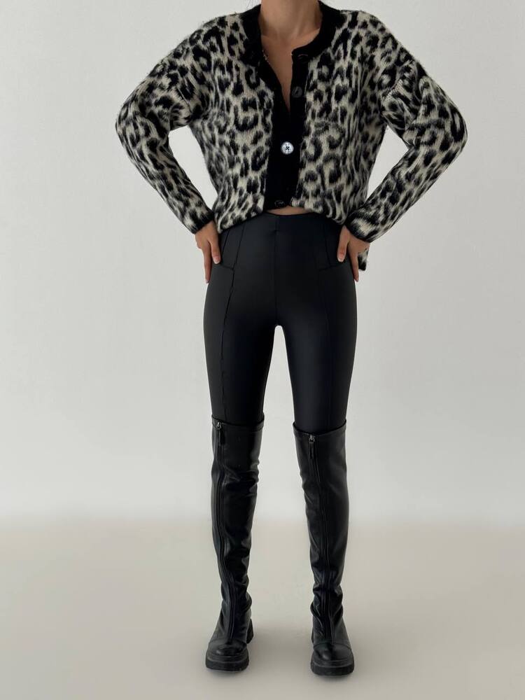 Oversize Kesim Leopar Desenli Düğmeli Kazak/Hırka