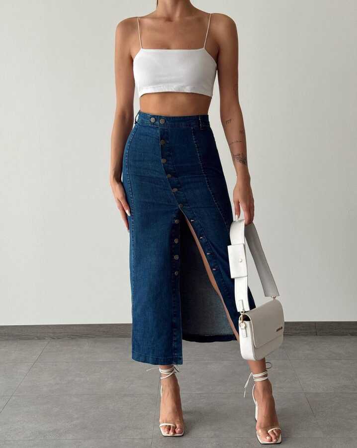 Düğme Detaylı Yırtmaçlı Denim Midi Etek