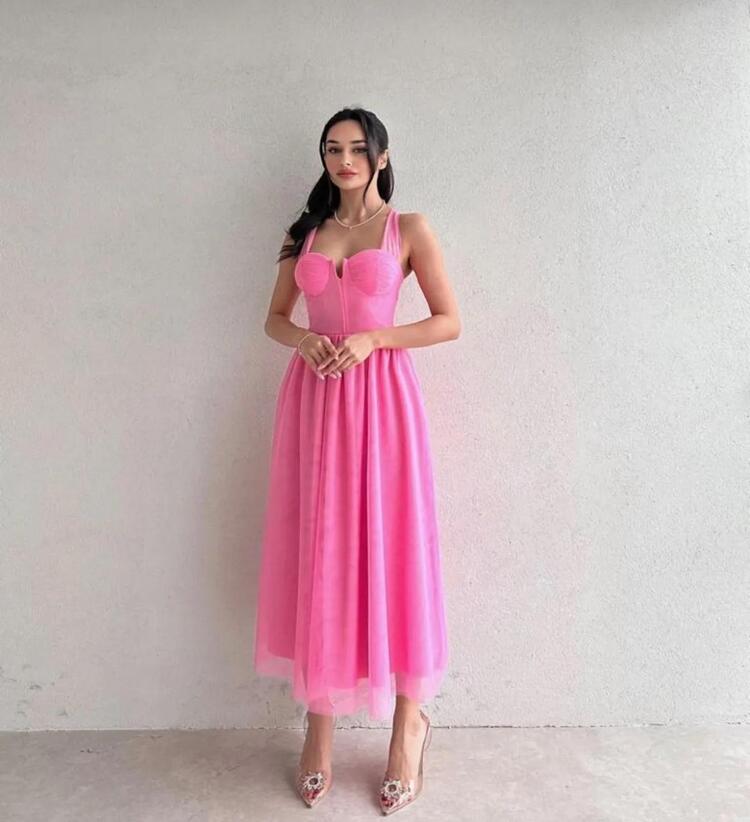 Pembe Tül Detaylı Midi Elbise