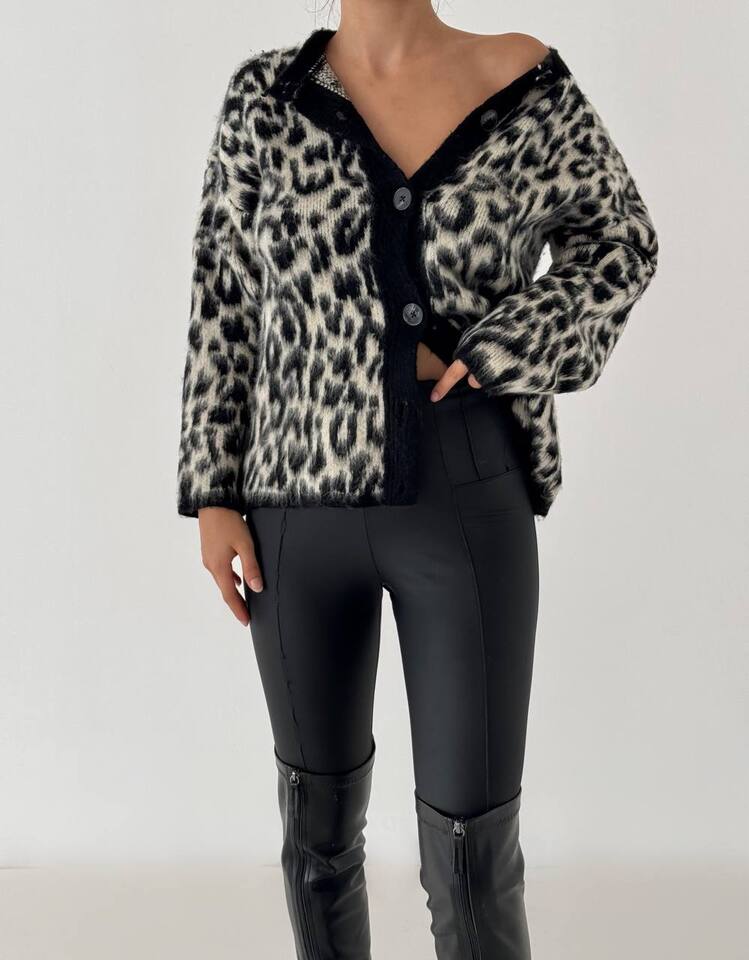Oversize Kesim Leopar Desenli Düğmeli Kazak/Hırka