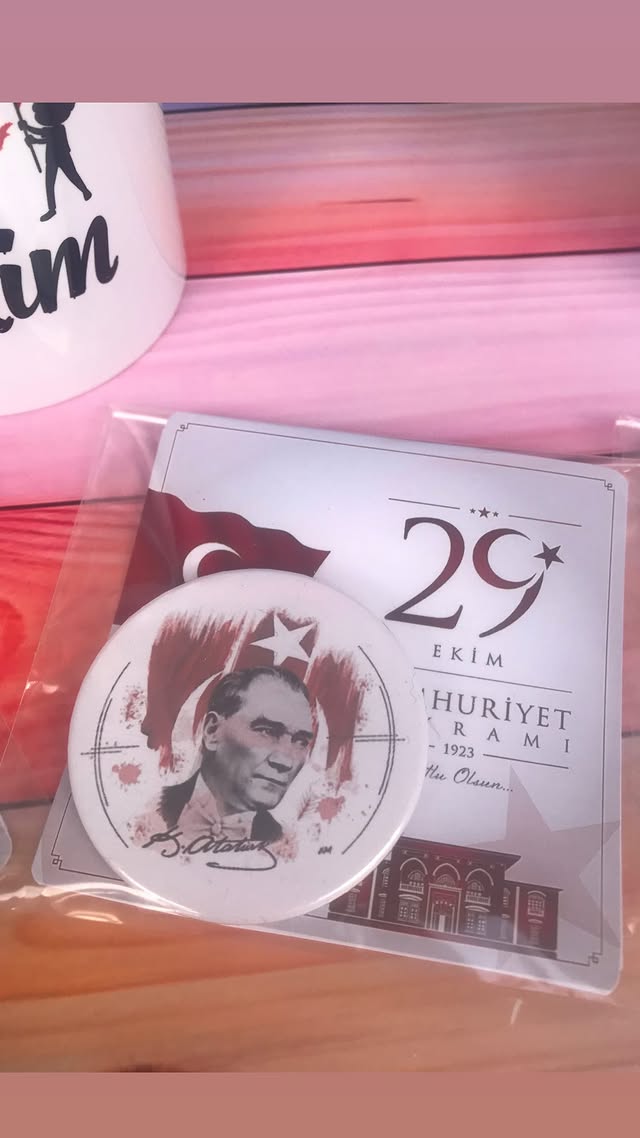 29 Ekim'e özel rozet kartlı paketli