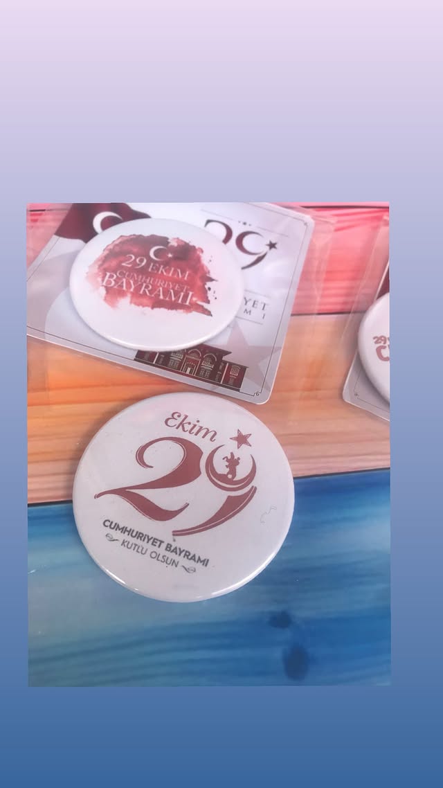 29 Ekim'e özel rozet kartlı paketli