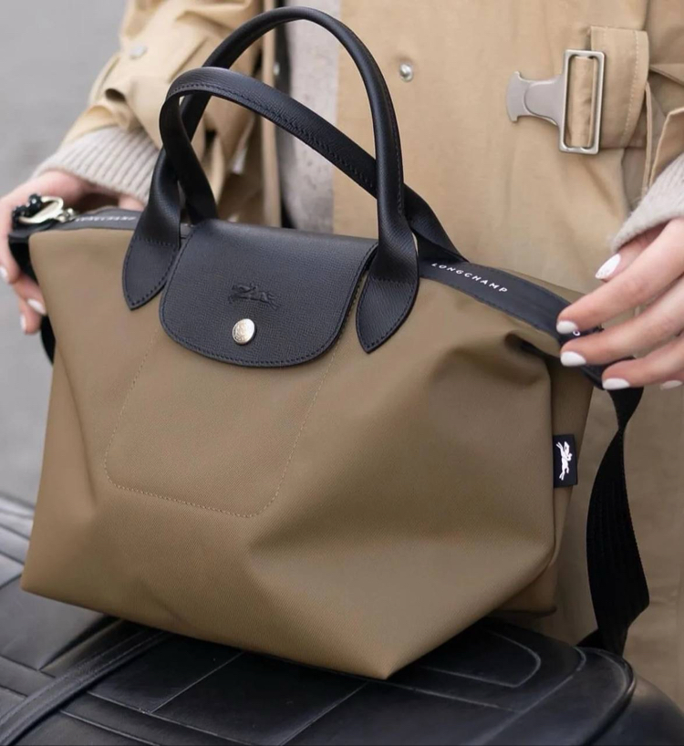 Longchamp Energy Series M Boy (34x20)
