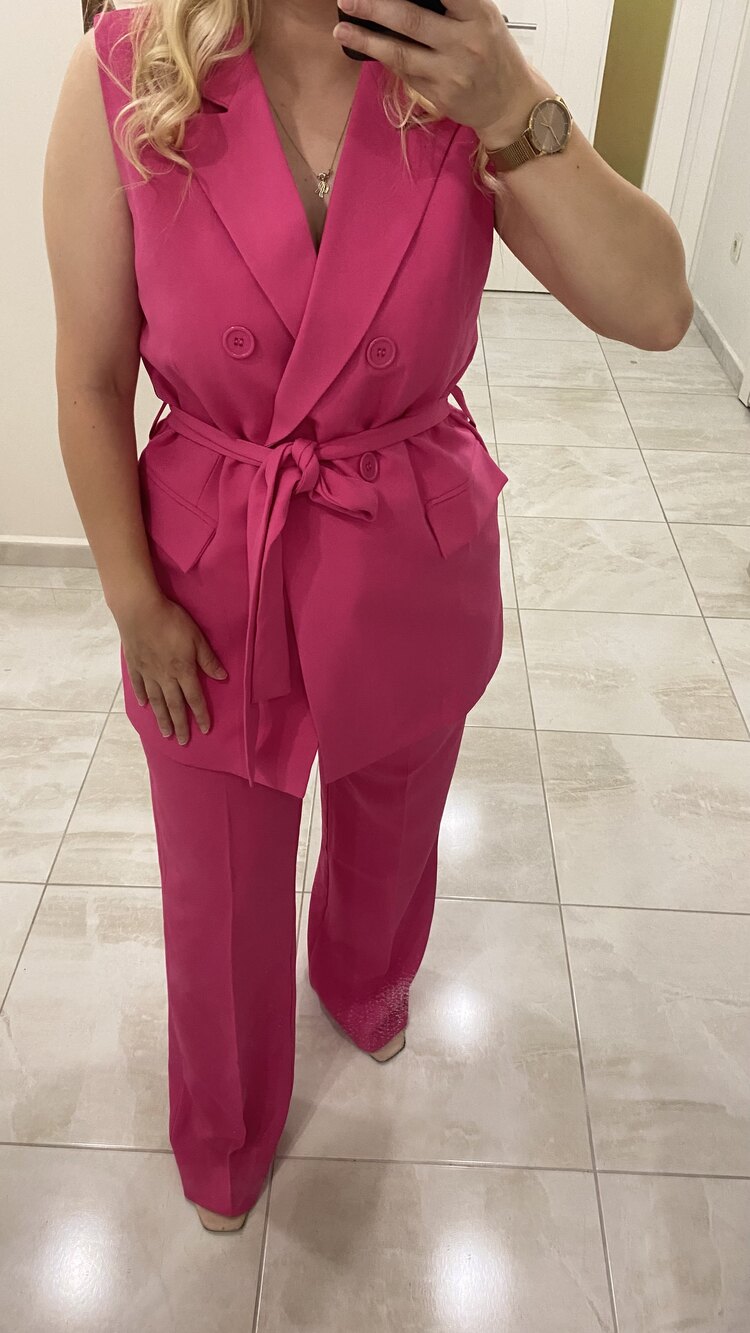 Pembe yelekli takim