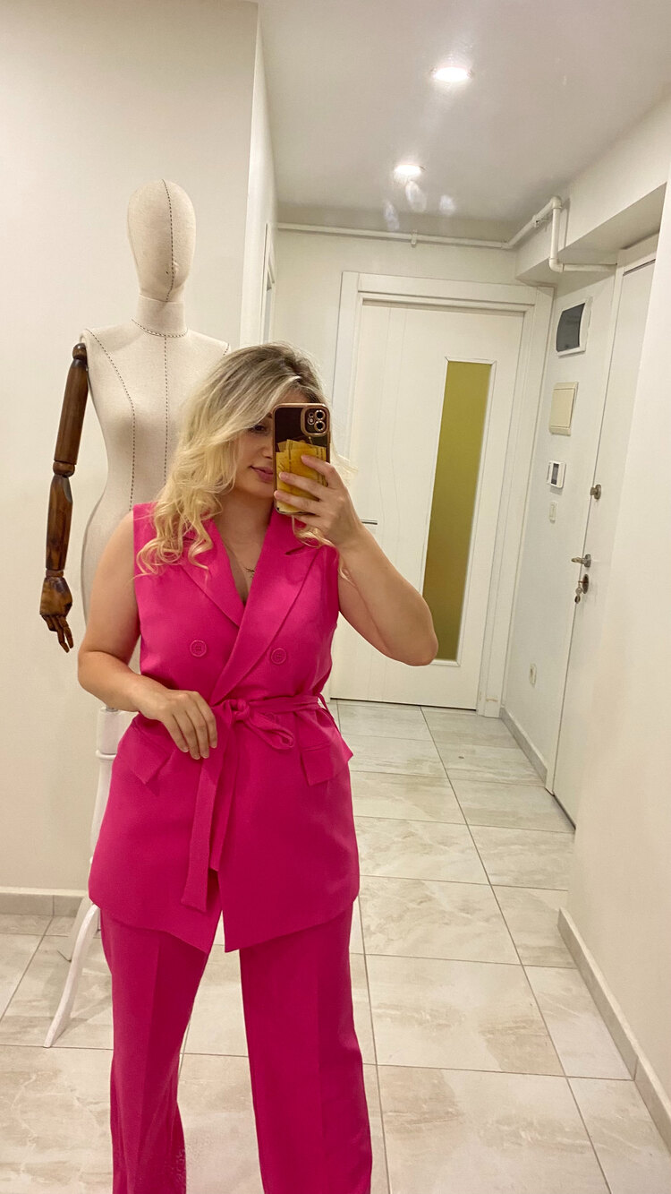 Pembe yelekli takim