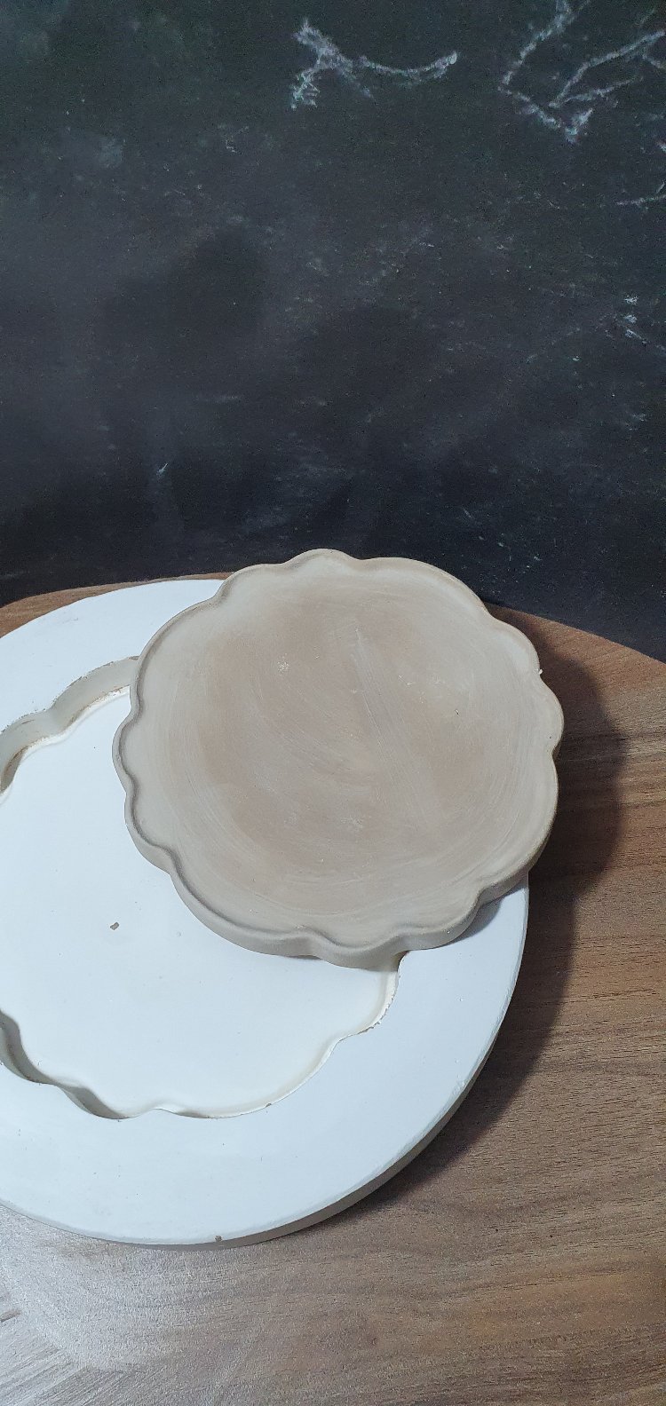 dalgalı tabak kalıbı sır ayaklı