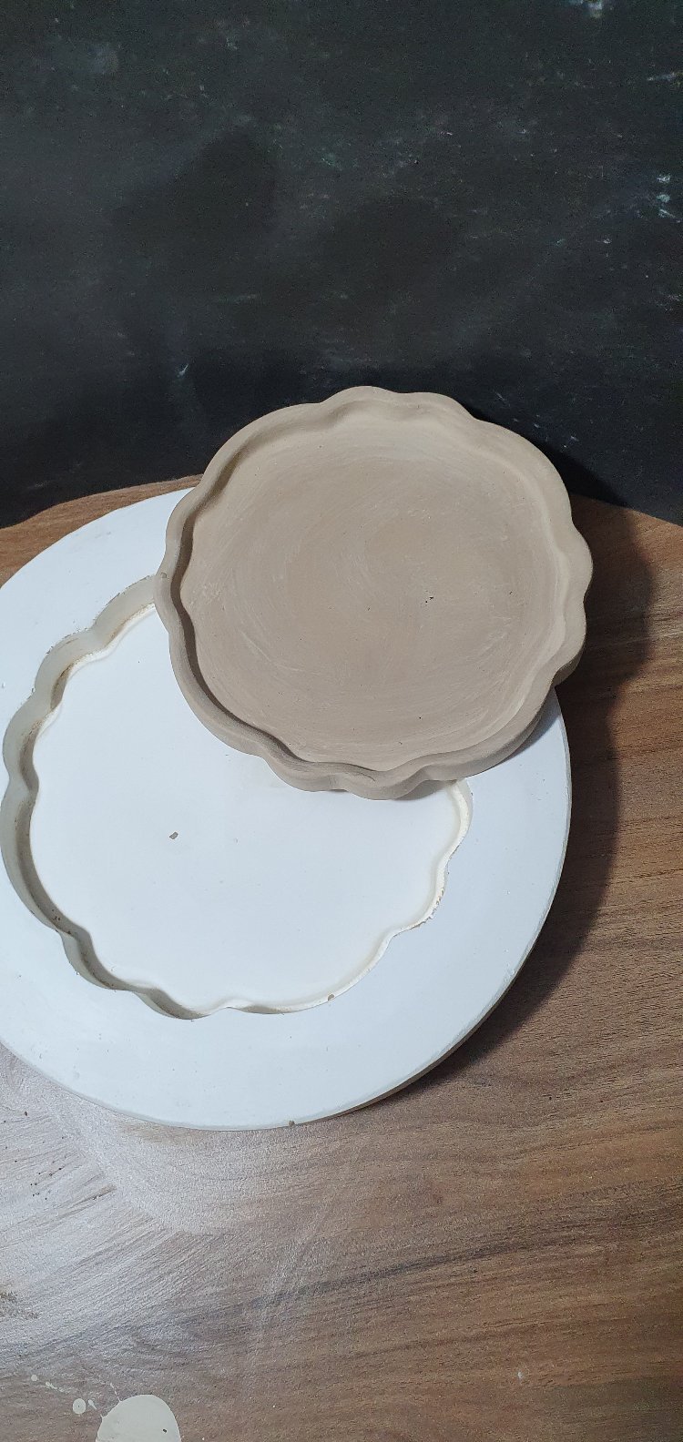 dalgalı tabak kalıbı sır ayaklı