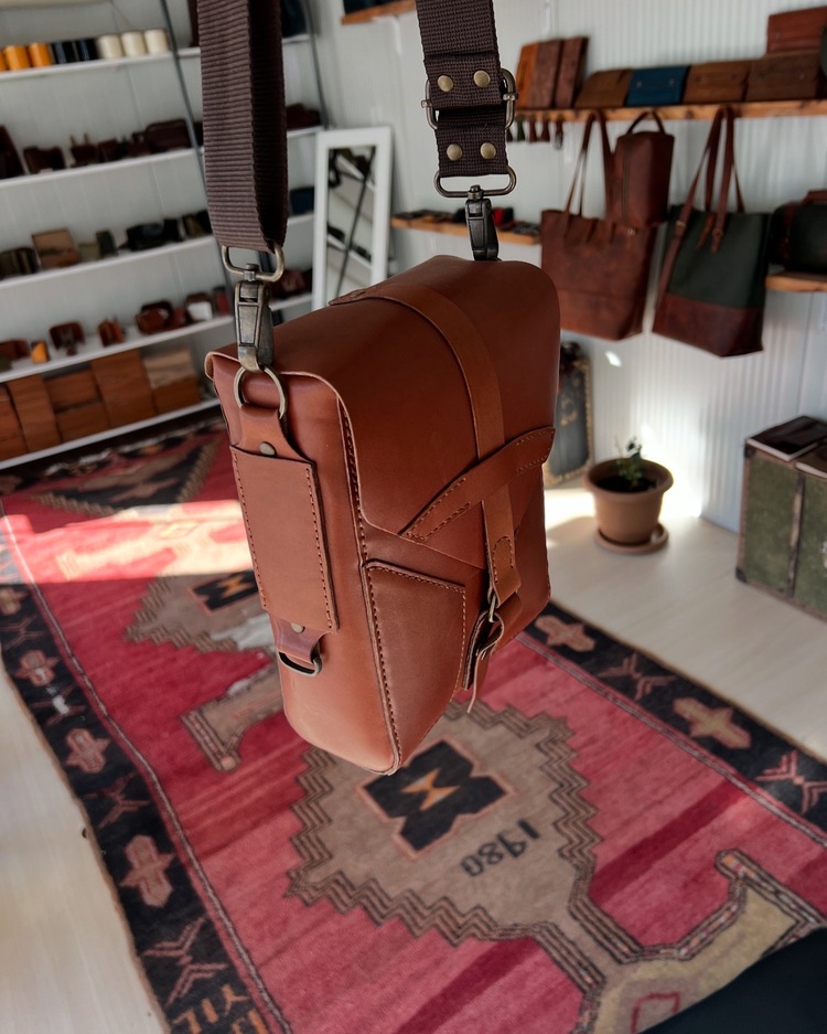 NOMADBAG OMUZ ÇANTASI