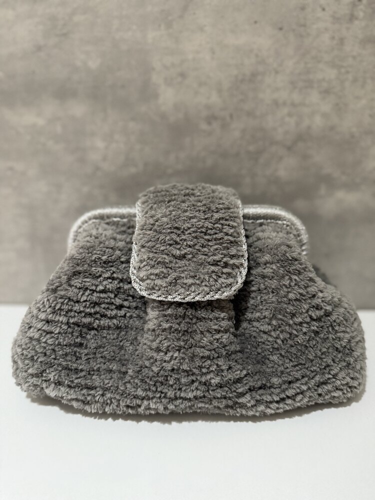 Kapak detaylı peluş çanta